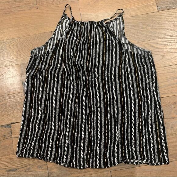 Old Navy Tops - Old Navy Black White Sleeveless Summer Tank Style top Size small